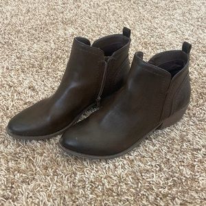 Guess Booties (Brown) Size 8
